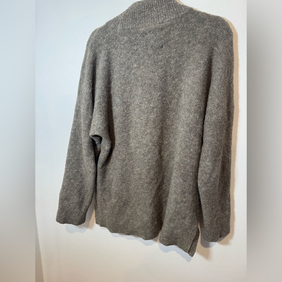Abercrombie and Fitch Tuckable Easy Turtleneck Sweater in Taupe - Picture 5 of 5
